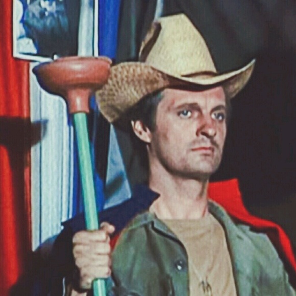 Meet your Posher, Rae - Picture 1 of 1